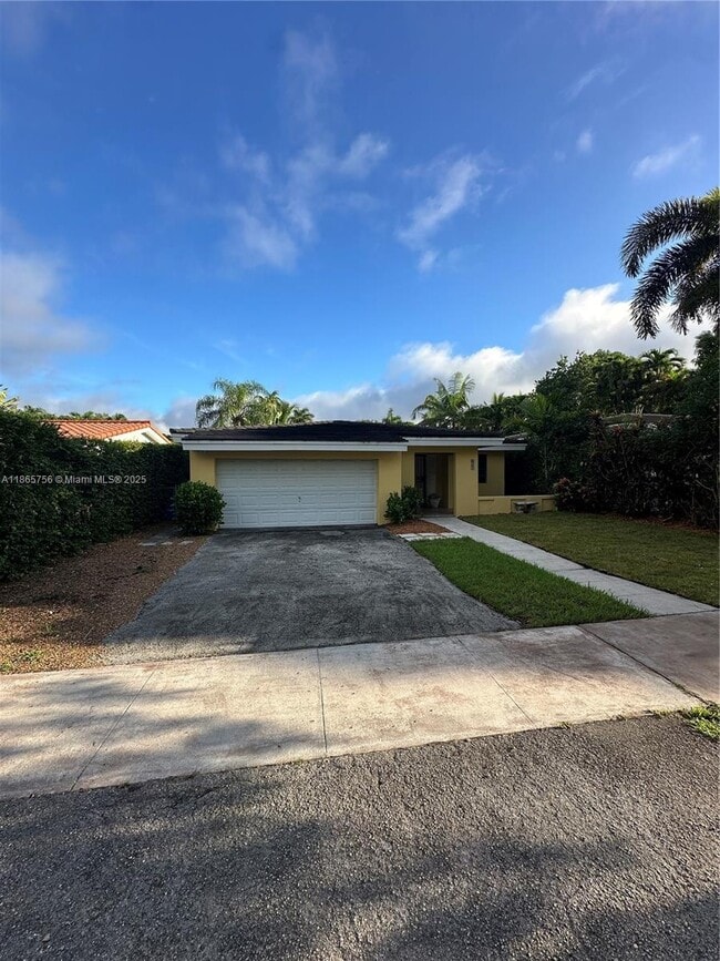 Foto del edificio - 527 Gerona Ave