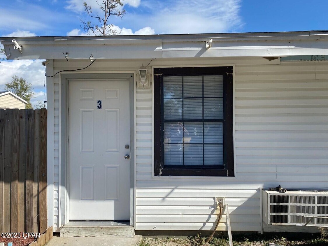 8202 Eastwood Ave, Youngstown, FL 32466 Townhome Rentals in