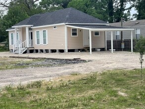Building Photo - 21878 Russell Dr
