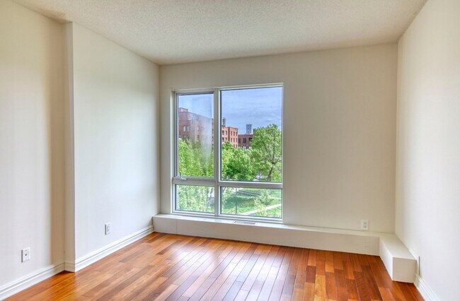 Photo du bâtiment - 2700 Rufus Rockhead