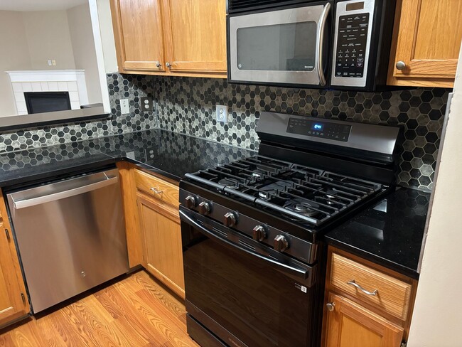 Building Photo - Grand Ridge condo available now.  Forest H...