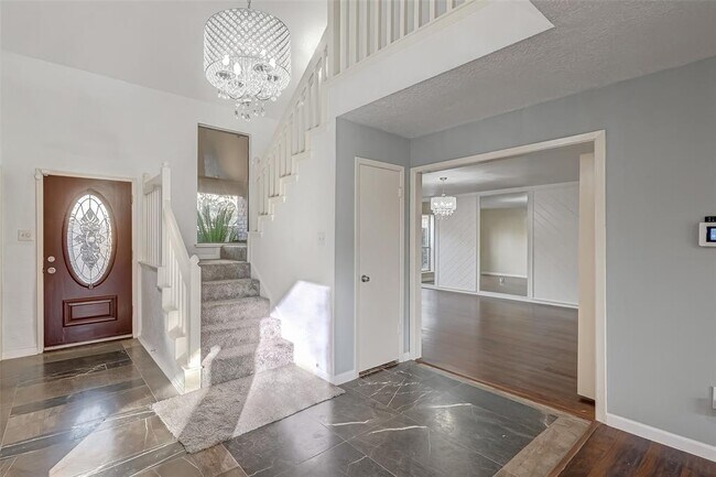 Building Photo - 2107 Shadowbriar Dr