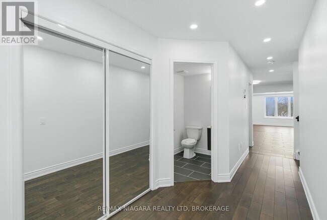 Building Photo - 8139 Buckeye Cres