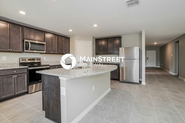 Building Photo - 5 Bedroom Pet-Friendly Home in Mascotte, FL with Main Street Renewal
