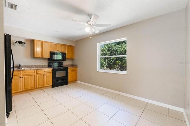 Building Photo - 913 Jacaranda Dr