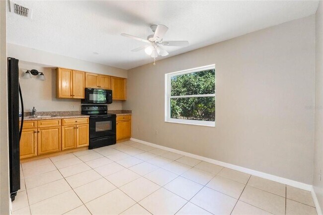 Foto del edificio - 913 Jacaranda Dr