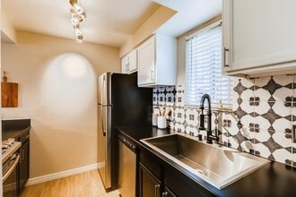 Scottsdale Gateway apartments — community photo - Scottsdale Gateway