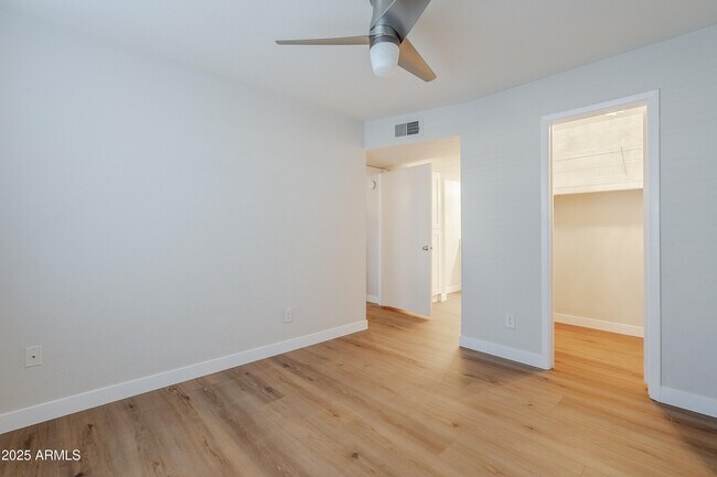 Foto del edificio - 5995 N 78th St