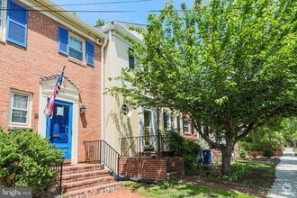 Building Photo - 813 S Fairfax St