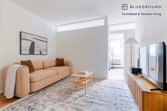 Building Photo - 300 E 46th St