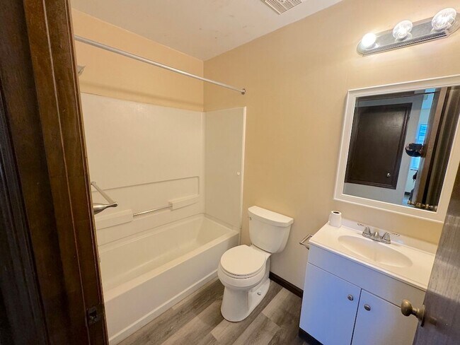 Building Photo - 1 BED | 1 BATH | WHITEBLUFF