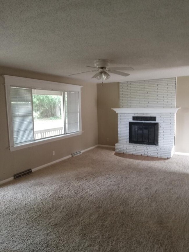 Living Room - 3055 N Hico St