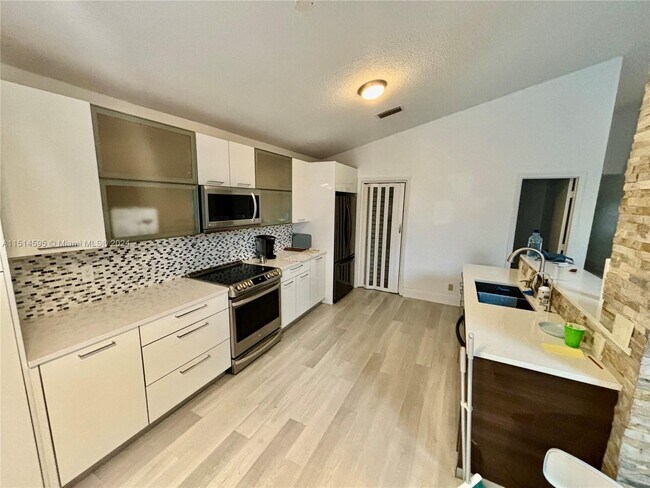 Foto del edificio - 151 Hammocks Dr