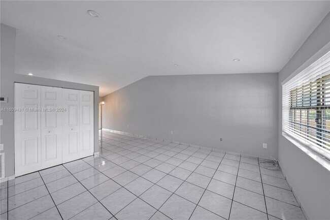 Foto del edificio - 14825 Southwest 84th Terrace Apt #14825, M...