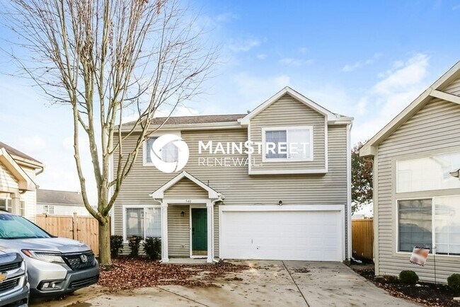 Foto del edificio - 3 Bedroom Pet-Friendly Home in Greenwood, IN with Main Street Renewal