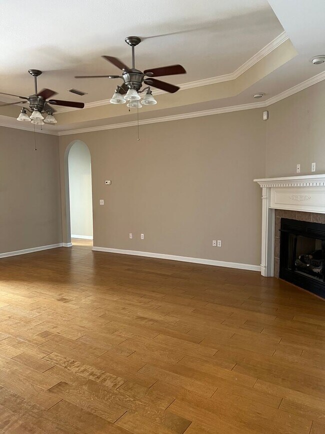Building Photo - 4 br, 2.5 bath House - 205 Fountain Crest Dr