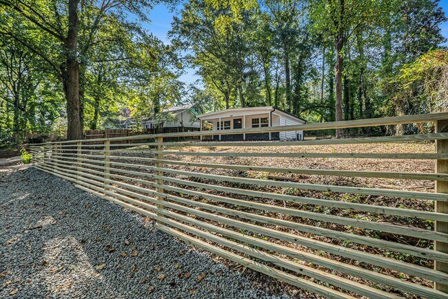 Building Photo - Fully Renovated Cottage near Downtown Smyrna!