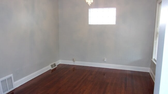 Building Photo - 50 W 108th St
