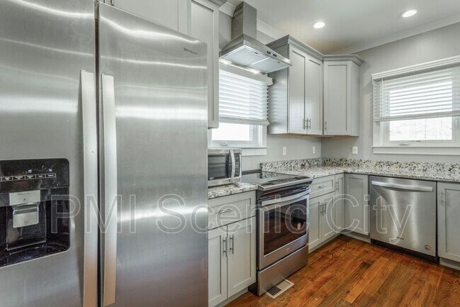 Building Photo - 1204 S Lyerly St