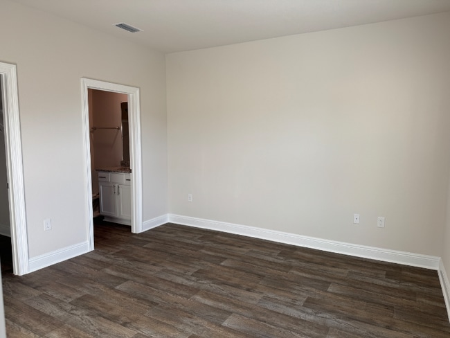 Foto del edificio - 13647 Logan Pl