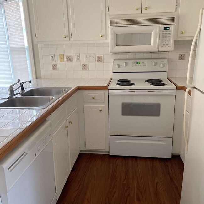 Photo - 3827-3TT7 Sterling Pointe Dr Townhome