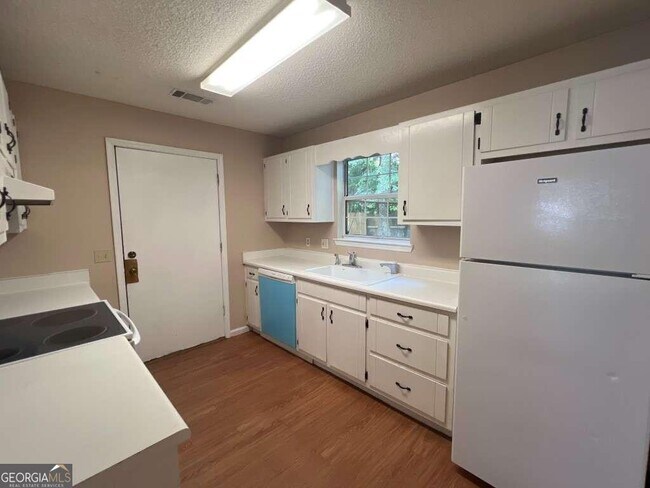 Building Photo - 105 Driftwood Ct