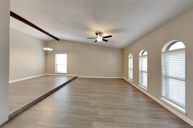Building Photo - 4071 Lost Oak Dr