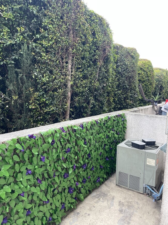 Building Photo - 707 S Webster Ave