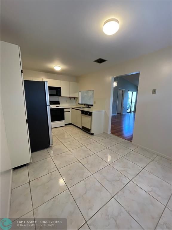 Foto del edificio - 7625 Tahiti Ln