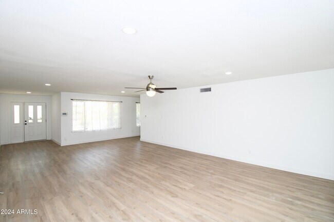 Foto del edificio - 10312 E Cactus Rd