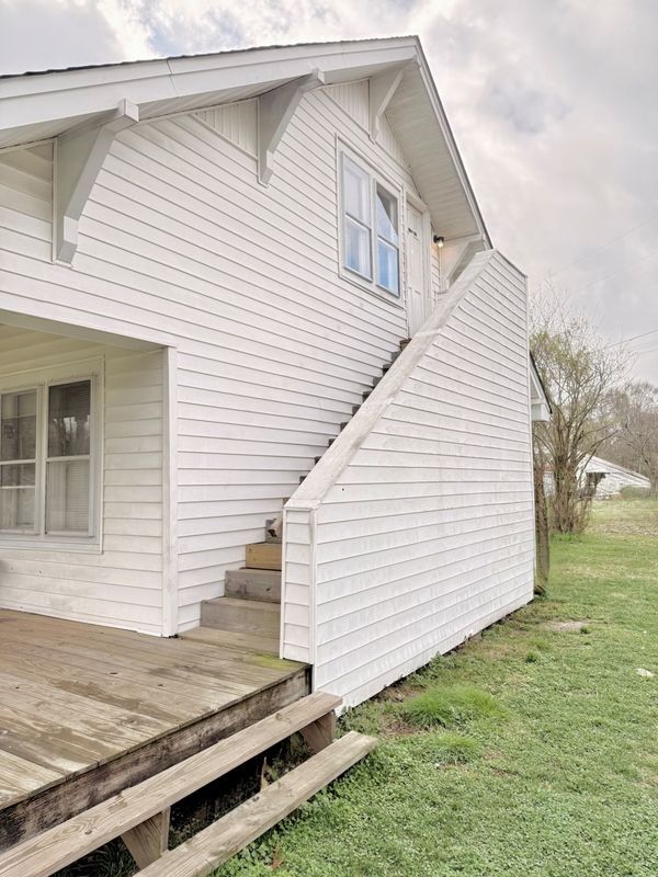 Building Photo - 502 Oak Dr