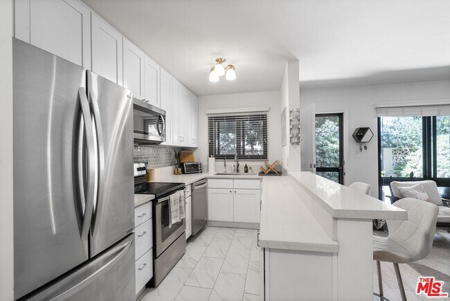 Foto del edificio - 8630 Falmouth Ave