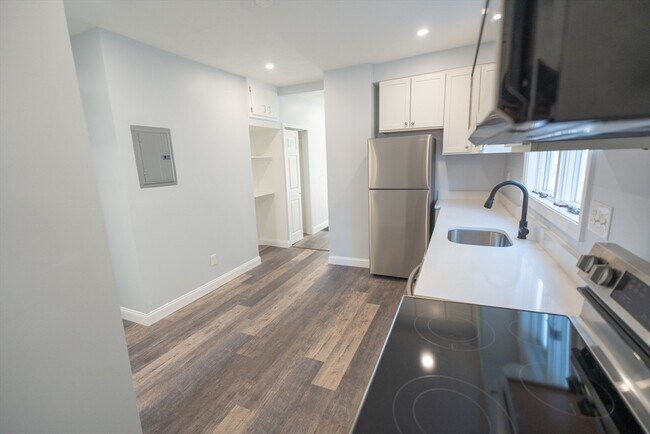 Building Photo - 10 Rockwell Terrace