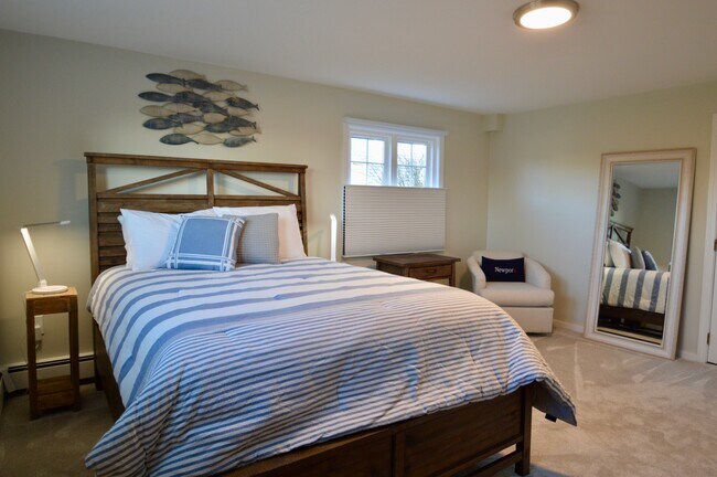 Queen bed - 5 Maloney Ln