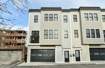 Building Photo - 166 Gold St