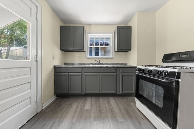 Building Photo - Classic Goodyear Heights Colonial — Hardwo...