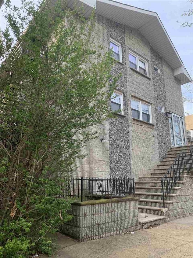 Primary Photo - 263 Avenue B