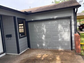 Building Photo - 3210 Proswimmer St