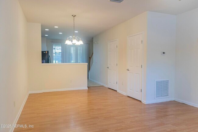 Foto del edificio - 8087 Summerside Cir