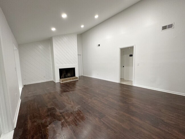 Foto del edificio - Location! Location! Location!