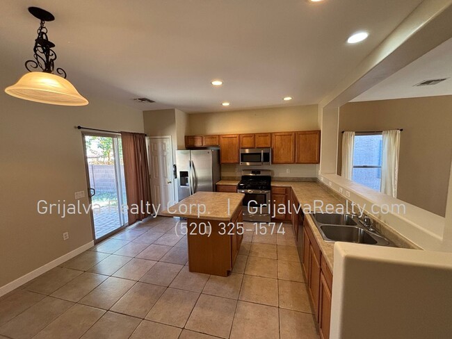 Building Photo - Lovely 3 BD, 2BA House in Rancho Sahuarita...