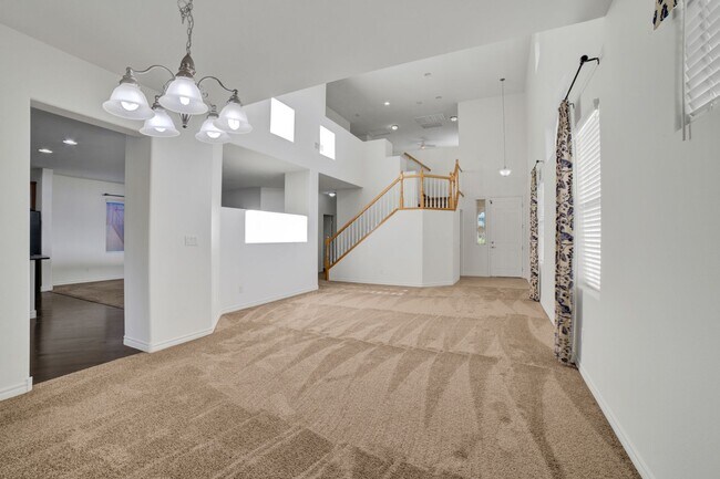Foto del edificio - MOVE-IN READY IMMACULATE 4-BEDROOM HOME IN...