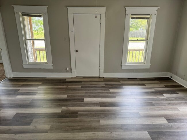 Building Photo - Newly remodeled 2 bed 1 bath for rent