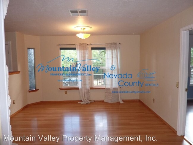 Building Photo - 14325-14327 N Bloomfield Rd