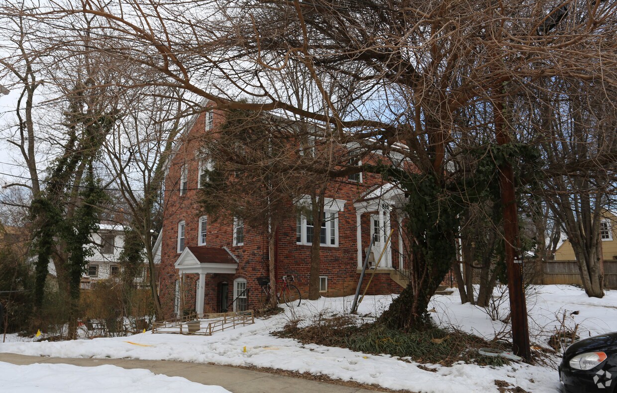 Building Photo - 816 Greenwood Cir