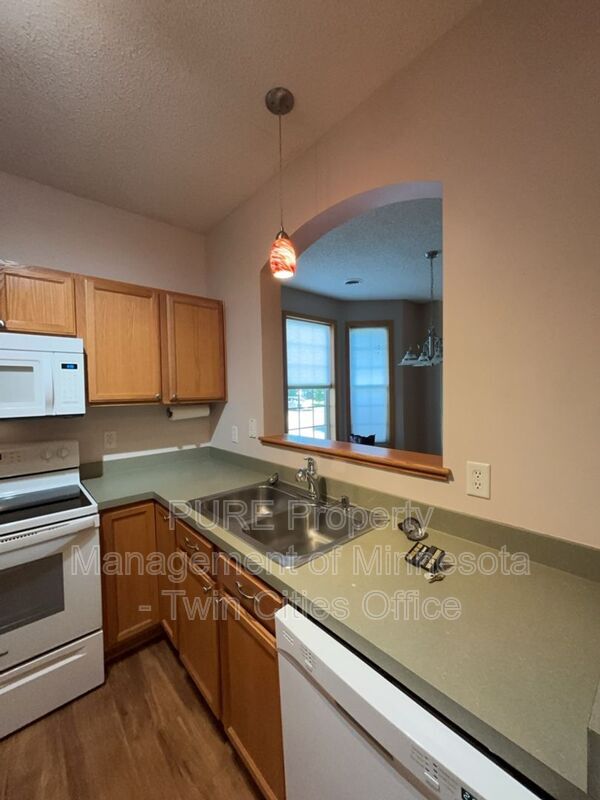 Building Photo - 1033 Traditions Ct