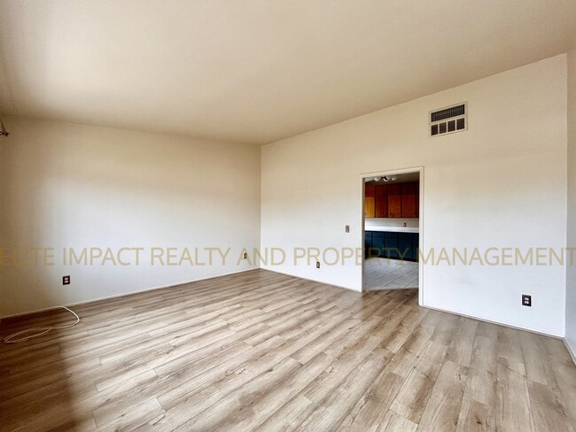 Building Photo - 3215 N Cherry Ave
