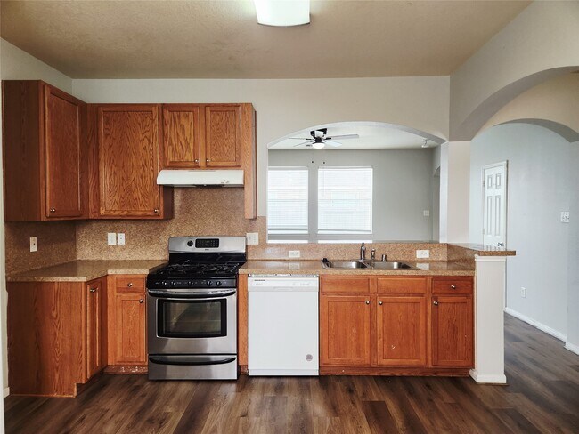 Foto del edificio - 4075 Mossy Spring Ln