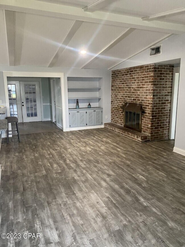 Building Photo - 207 Woodlawn Dr
