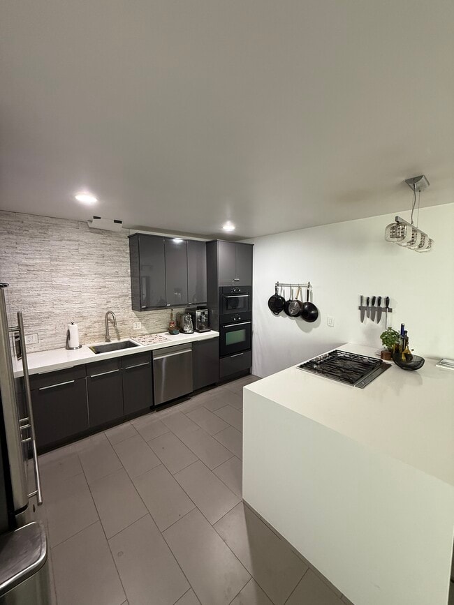 Building Photo - 4919 Klump Ave